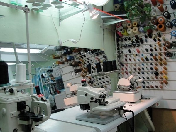 Лучанка, перешиваючи одяг, заробляє до 8 тисяч. ФОТО