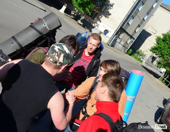 Дві сотні юнаків і дівчат «зникли» у волинських лісах на три дні. ФОТО. ВІДЕО