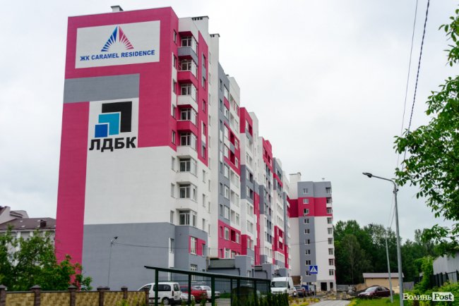 У Луцьку продовжують зводити яскраві оселі у ЖК «Caramel Residence». ФОТО*