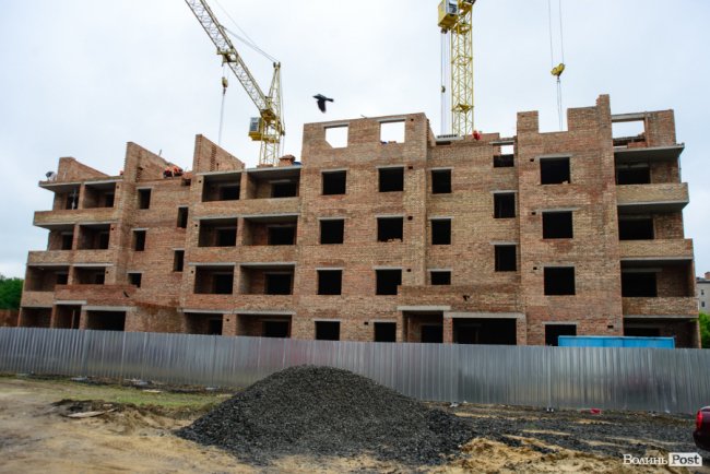 У Луцьку продовжують зводити яскраві оселі у ЖК «Caramel Residence». ФОТО*