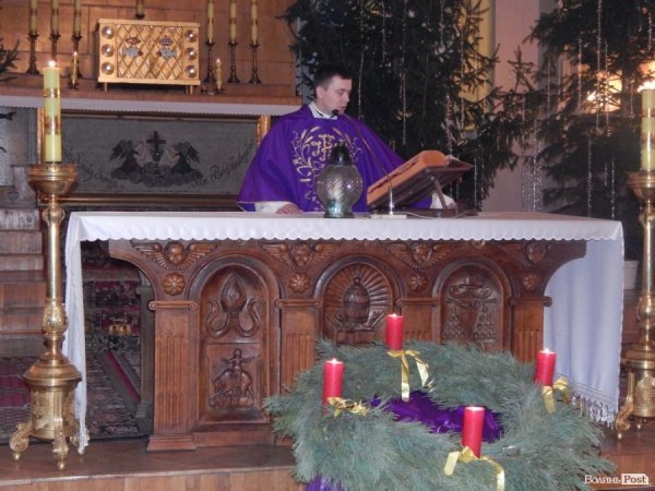 До Луцька привезли Вифлеємський вогонь. ФОТО