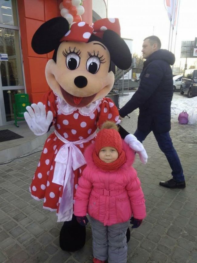 Маленька волинянка, якій пересадили печінку, потребує допомоги