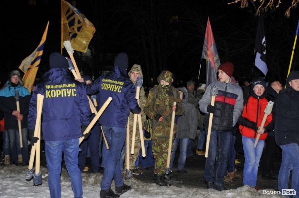 Фаєри, смолоскипи, гасла: Луцьком пройшла хода. ФОТО