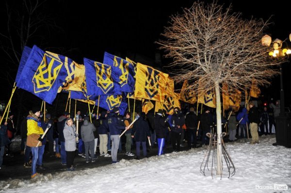 Фаєри, смолоскипи, гасла: Луцьком пройшла хода. ФОТО