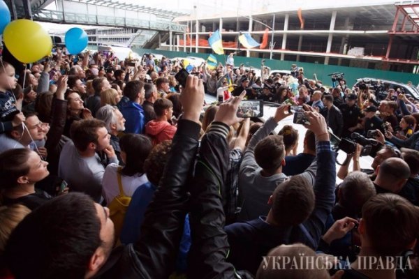 Зустріч Джамали у Києві: українці дякували за перемогу. ФОТО 