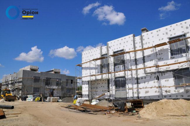 Фасадні роботи у третьому будинку