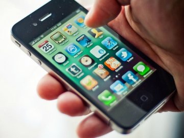 Як обрати безпечний мобільний телефон: поради волинянам