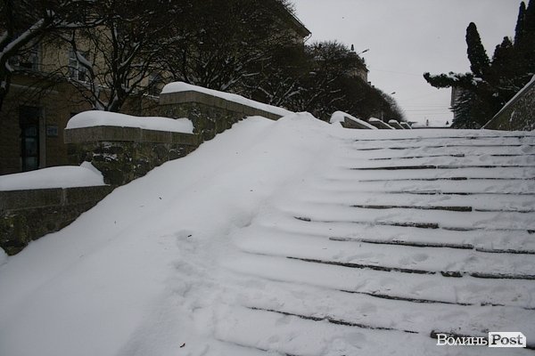 Луцьк засипає снігом. ФОТО