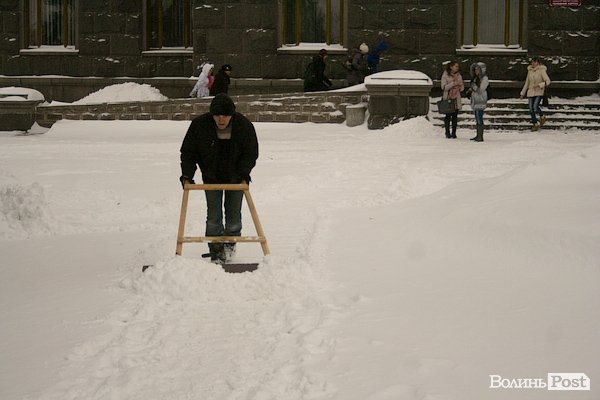 Луцьк засипає снігом. ФОТО