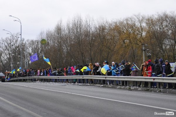 Євроланцюг за 50 кілометрів від Луцька. ФОТО. ВІДЕО