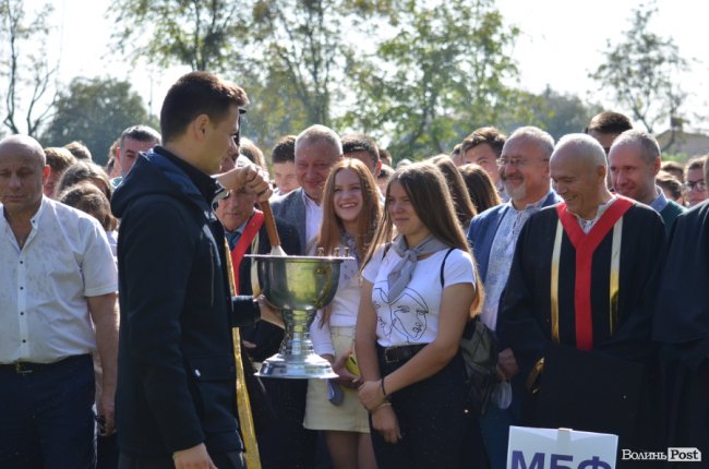  Як у луцькому «політесі» вітали першокурсників. ФОТОРЕПОРТАЖ