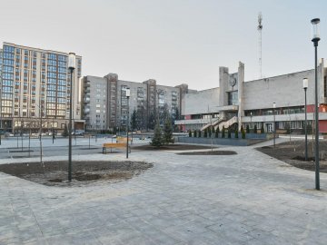  Показали, який вигляд має оновлена площа біля РАЦСу в Луцьку. ФОТО