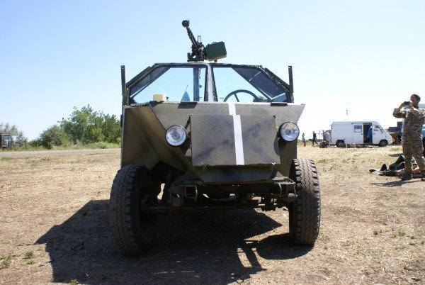 Українським військовим подарували саморобний броньовик . ФОТО