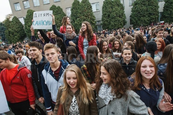 Освітній бунт в Ужгороді. ФОТО. ВІДЕО