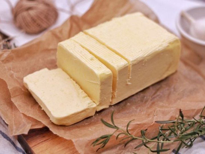 В Україні зупинилося виробництво масла: склади забиті, ціни падають