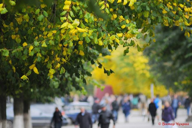 Жовтень в Луцьку на фото Віктора Чухрая