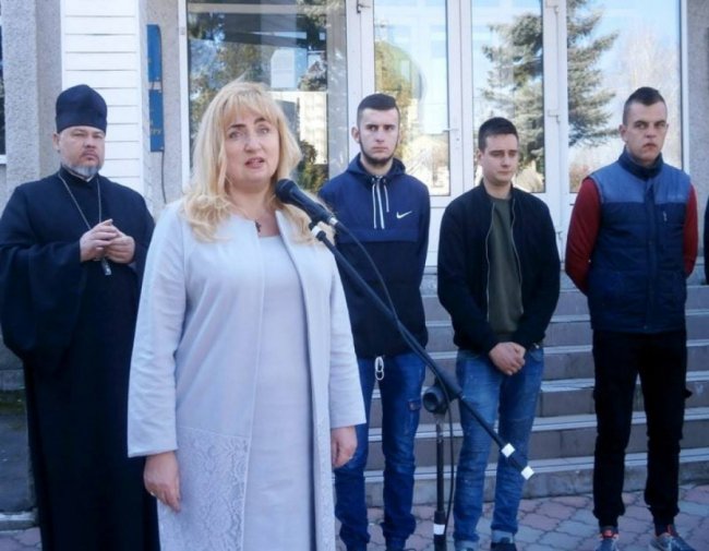 З почестями і подарунками: як на Іваничівщині юнаків проводжали в армію