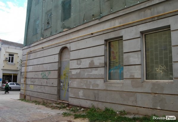 «Будинок-привид» в центрі Луцька хочуть ремонтувати. ФОТО