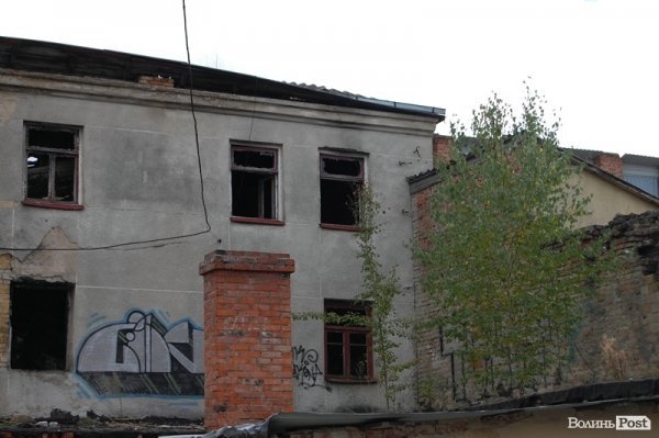 «Будинок-привид» в центрі Луцька хочуть ремонтувати. ФОТО