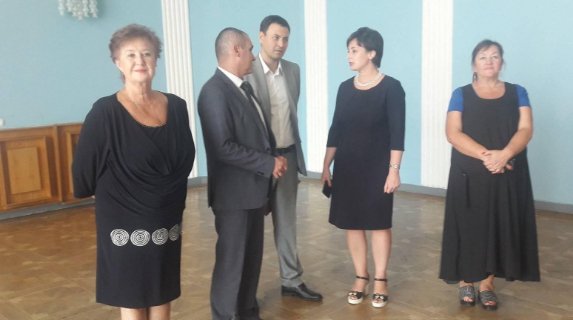 Радник міністра привітав ювілейну пару молодят в луцькому РАЦСІ. ФОТО