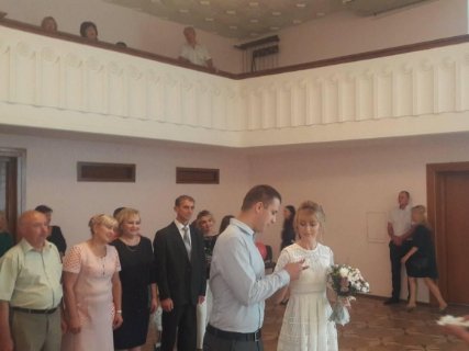 Радник міністра привітав ювілейну пару молодят в луцькому РАЦСІ. ФОТО