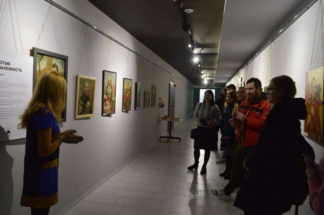 У Луцьку – незвична виставка про українських воїнів. ФОТО