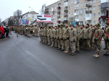 Нагороди, вітання та сльози щастя: у Володимирі урочисто зустріли воїнів 14-ї бригади. ФОТО. ВІДЕО