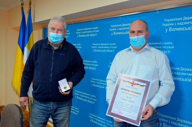 У Луцьку пожежні-ліквідатори аварії на ЧАЕС отримали відомчі нагороди. ФОТО