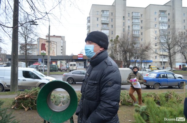 У Луцьку тривають рейди на ялинкових ринках. ПЕРШІ РЕЗУЛЬТАТИ