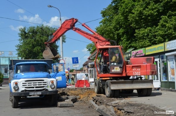 Мир клумбам, війна кіоскам: у Луцьку кардинально змінюють Привокзальну площу