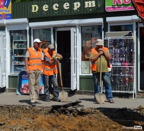 Мир клумбам, війна кіоскам: у Луцьку кардинально змінюють Привокзальну площу