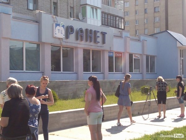 Через кафе у луцькій багатоповерхівці ‒ сморід і тріщини у стінах  