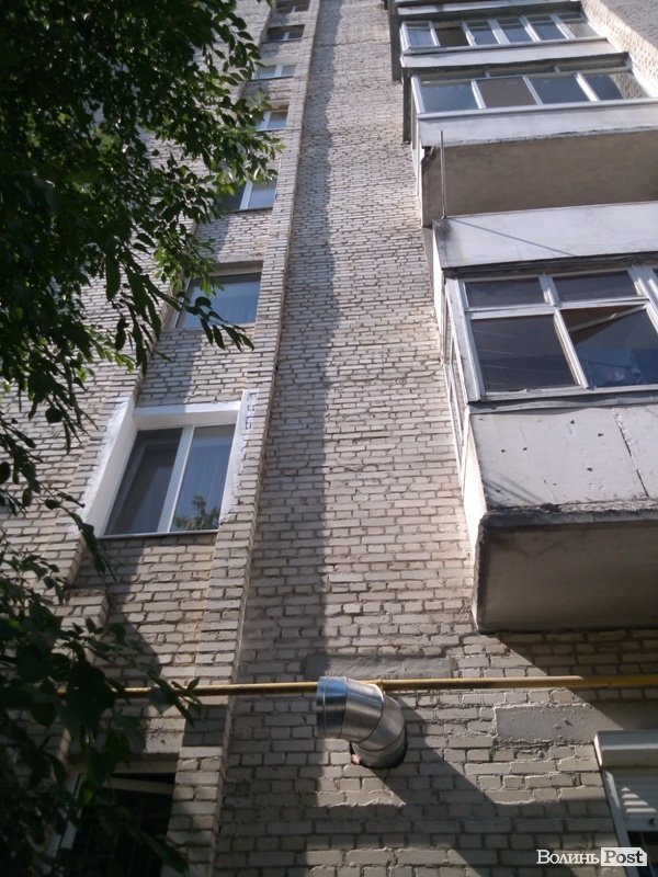 Тут має «вирости» труба вздовж спальних кімнат 