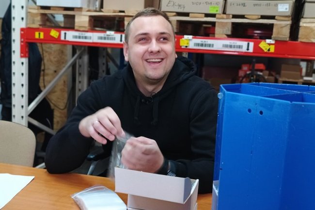 Волинянин після втрати ніг на війні та 20 операцій повернувся працювати на завод. ВІДЕО