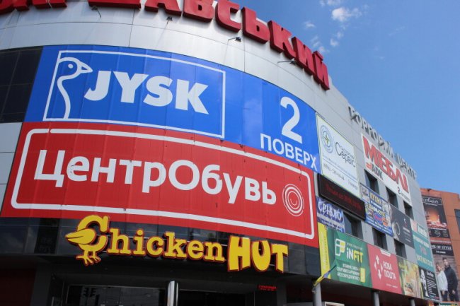 У Луцьку візьмуться за аварійні білборди. ФОТО