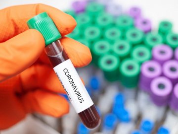 Скандал на Сумщині: жінка заперечує смерть  матері від коронавірусу