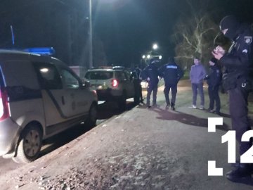 Стрілянина у Луцьку: затримали двох людей з пістолетами. ФОТО. ВІДЕО