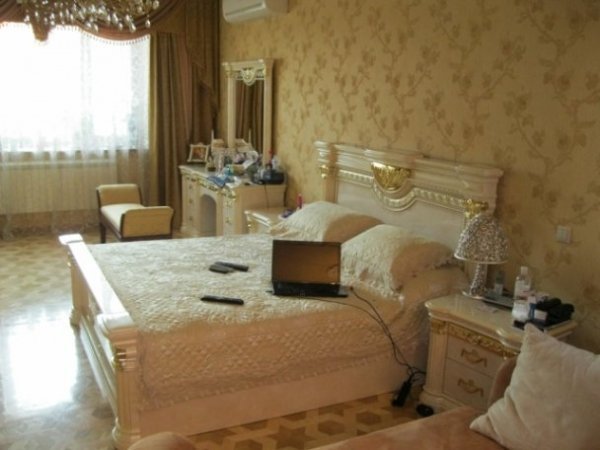 Опублікували фото з місця вибуху в будинку кримського олігарха