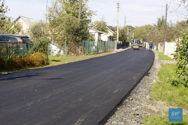 В місті на Волині активно асфальтують вулиці. ФОТО