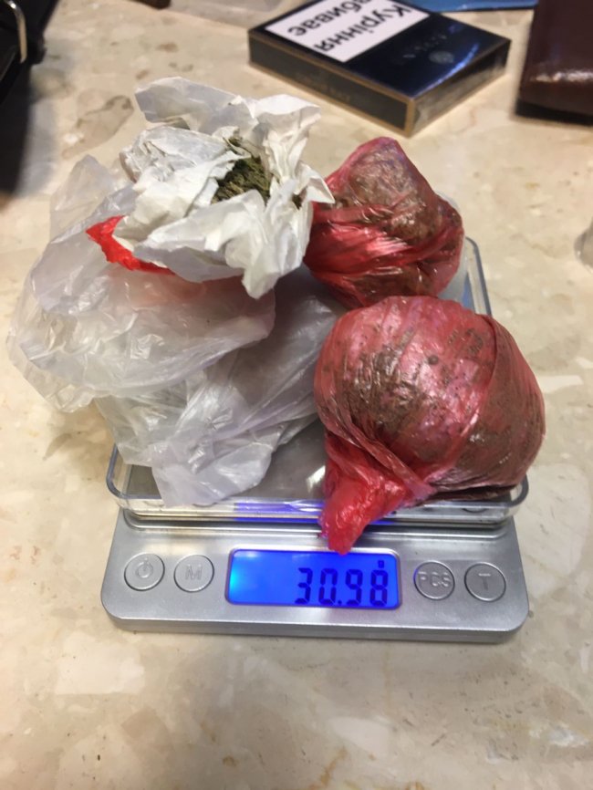 В «Устилузі» у водія буса виявили наркотики. ФОТО