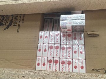 За оборудки з контрафактними цигарками на Волині судитимуть білоруса