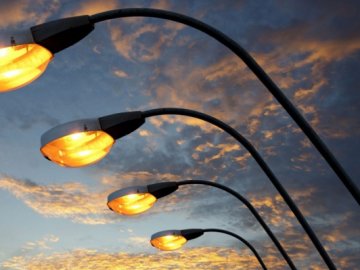 У селищі на Волині на об’їзній дорозі встановили ліхтарі 