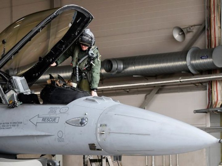 Пілоти США допомагають захищати небо України від російських ракет на F-16, - ЗМІ