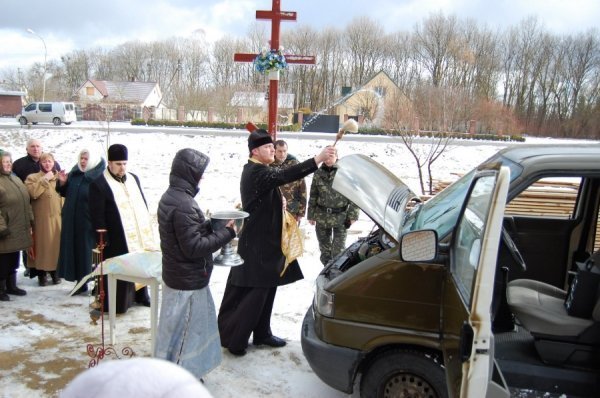 Волиняни пожертвували два авто мобілізованим бійцям. ФОТО