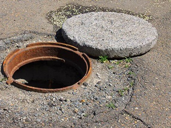 На Волині двоє людей опинилися в каналізаційному люці: є загибла