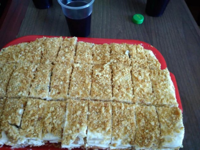 Волинські школярі продавали солодощі заради благодійності