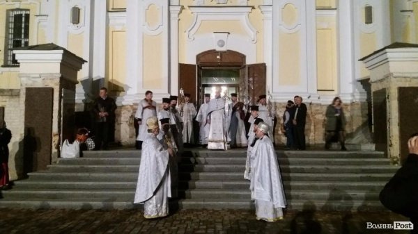 Луцьк - з Благодатним вогнем. ФОТО