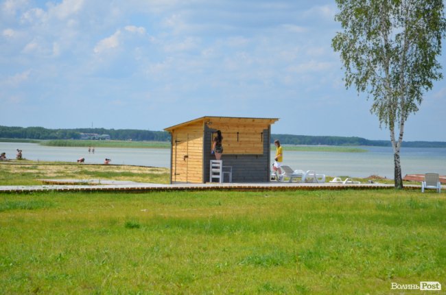 Облаштування набережної біля Світязю: останні штрихи перед стартом сезону. ФОТО