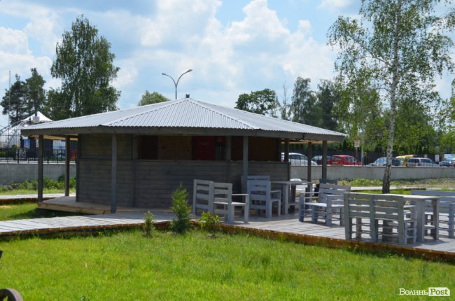 Облаштування набережної біля Світязю: останні штрихи перед стартом сезону. ФОТО