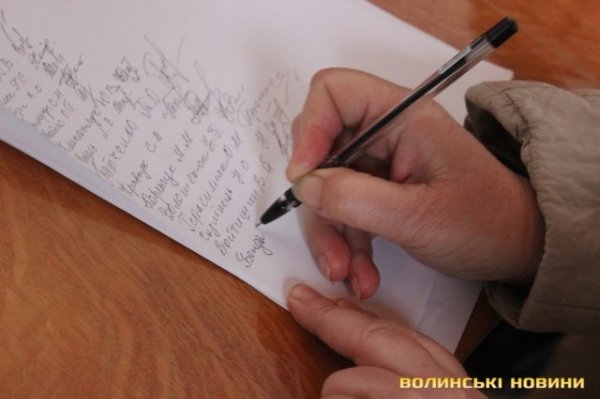 Матері бійців тербатальйону «Волинь» протестують під ОДА. ФОТО